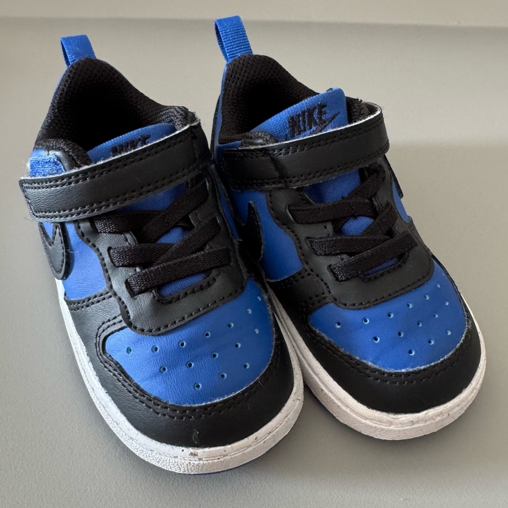 Nike Kids Black and Blue Sneakers